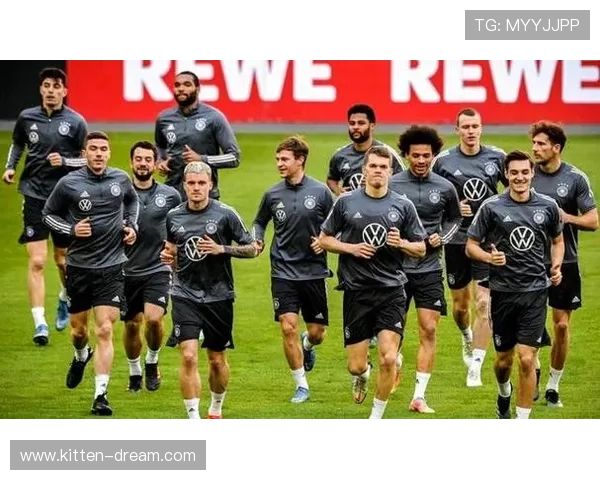 德国足球明星与模特完美结合的精彩瞬间图片欣赏